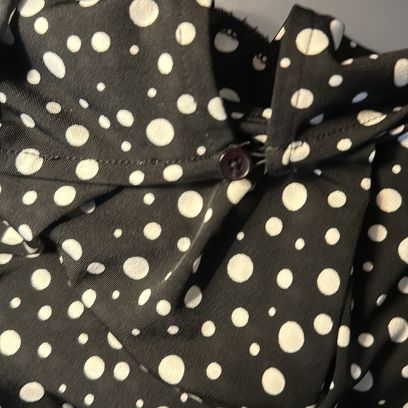 Jones New York polka dot sleeveless blouse - gathered front - sz medium - Picture 4 of 7